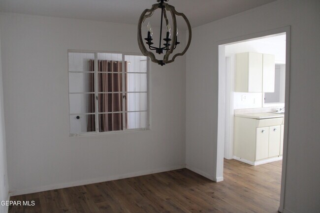 Building Photo - 1405 Clausen Dr