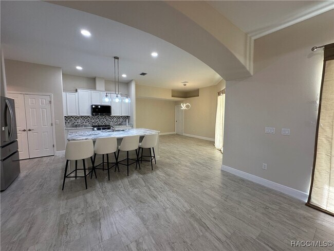 Building Photo - 5780 N Lena Dr