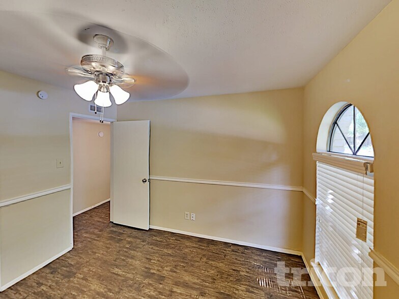 Building Photo - 5529 Kerry Ln