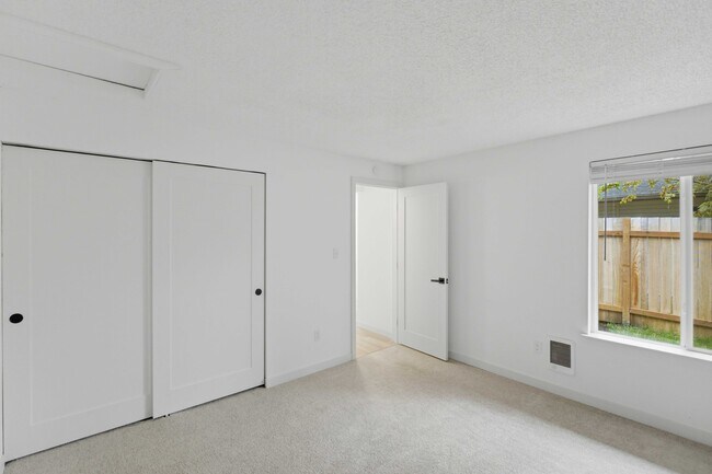 Building Photo - 10423 12th Ave Ct S