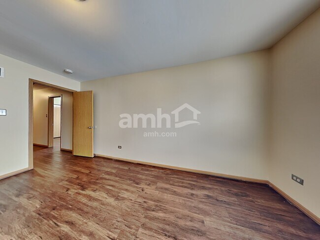 Building Photo - 5311 Meadowbrook St