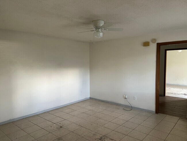 Building Photo - 265 Ruskin Street