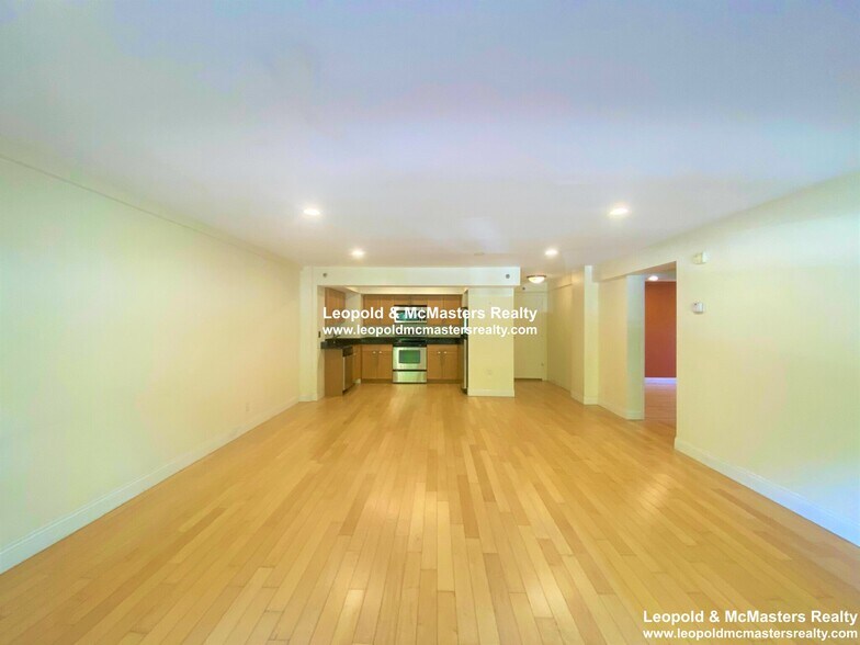 Primary Photo - 1601 Beacon St