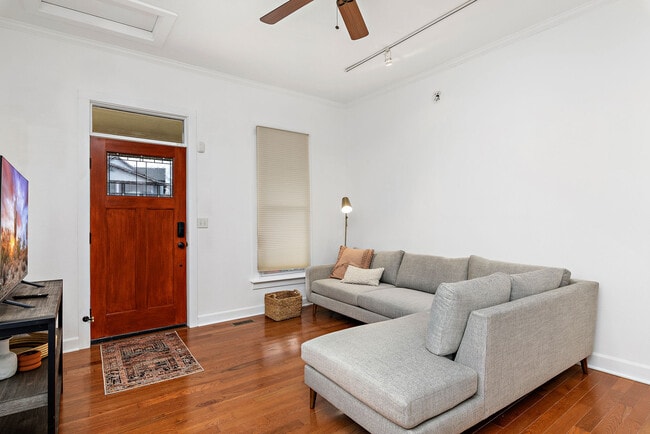 Building Photo - 526 Troost Ave