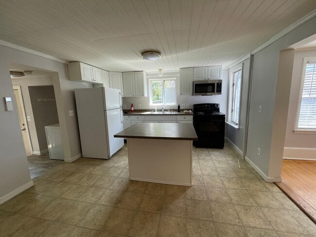 Primary Photo - 71 Hickok St