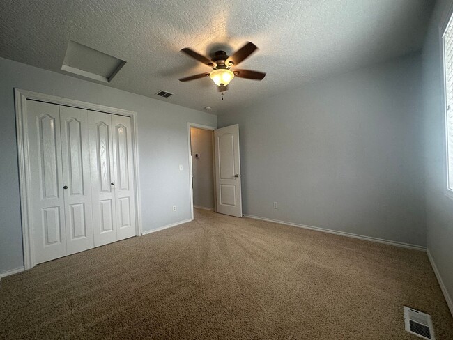 Building Photo - Nicely appointed 3bed, 2bath, 1,295sq.ft. ...