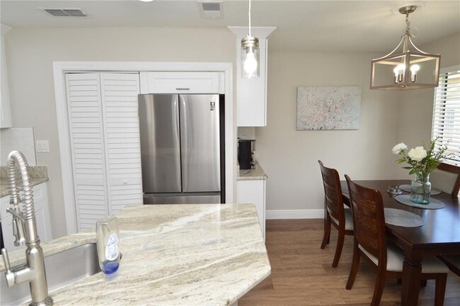 Building Photo - 8613 Mallard Reserve Dr