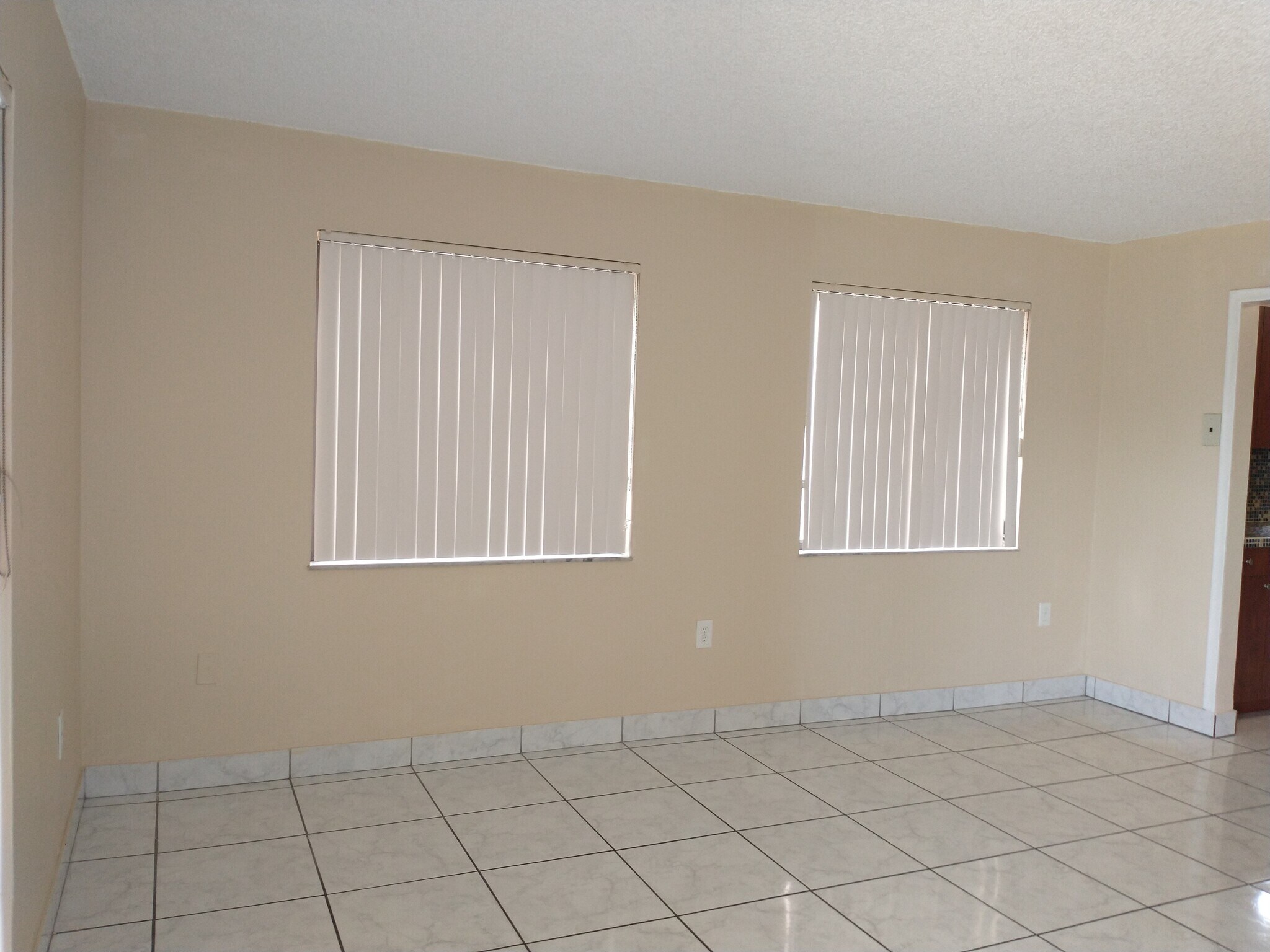 Building Photo - 1451 W 43rd Pl