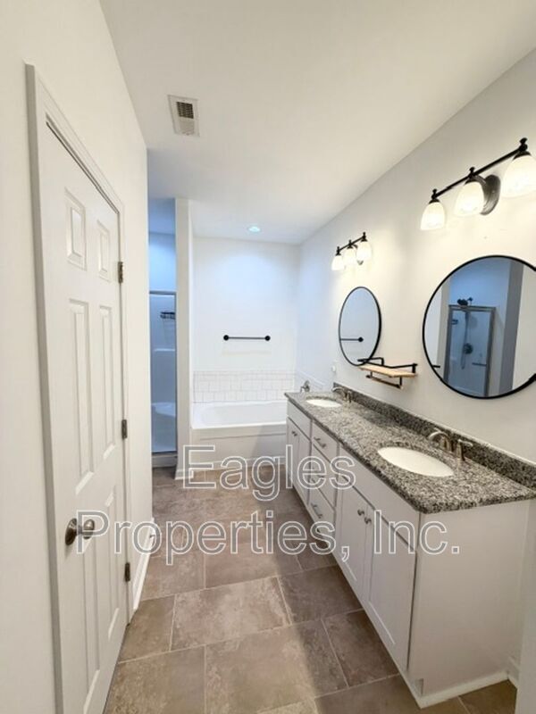Building Photo - 328 N Landing Dr