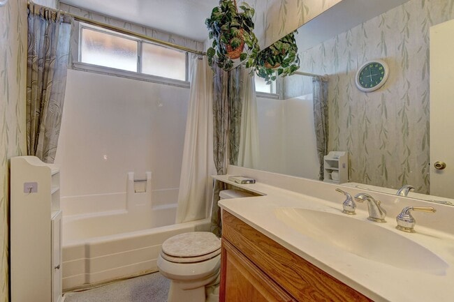 Building Photo - Discover this 4-bedroom, 2.5-bath historic beauty in the heart of Spring Valley, where Old Vegas ...