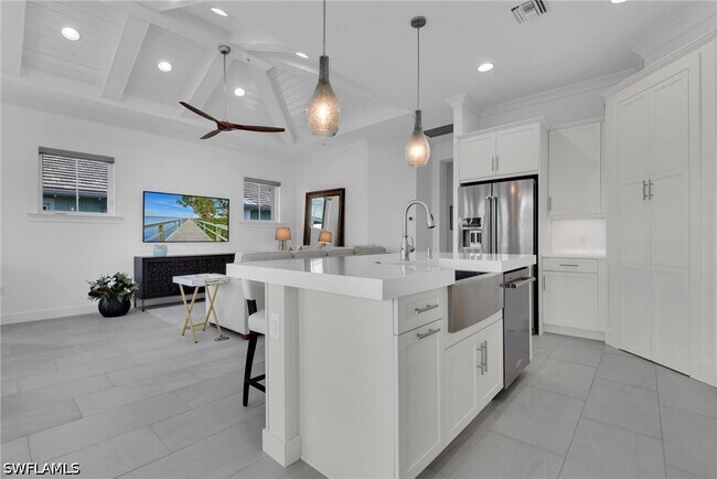 Building Photo - 6585 Dominica Dr