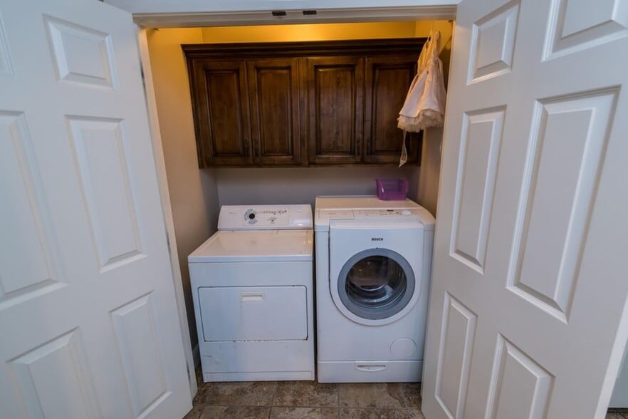 Laundry - 1288 N Cedar Blvd