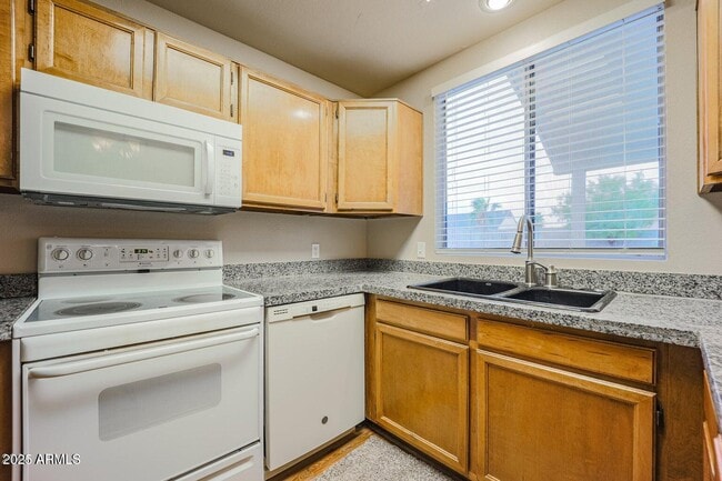 Building Photo - 1007 E Oraibi Dr