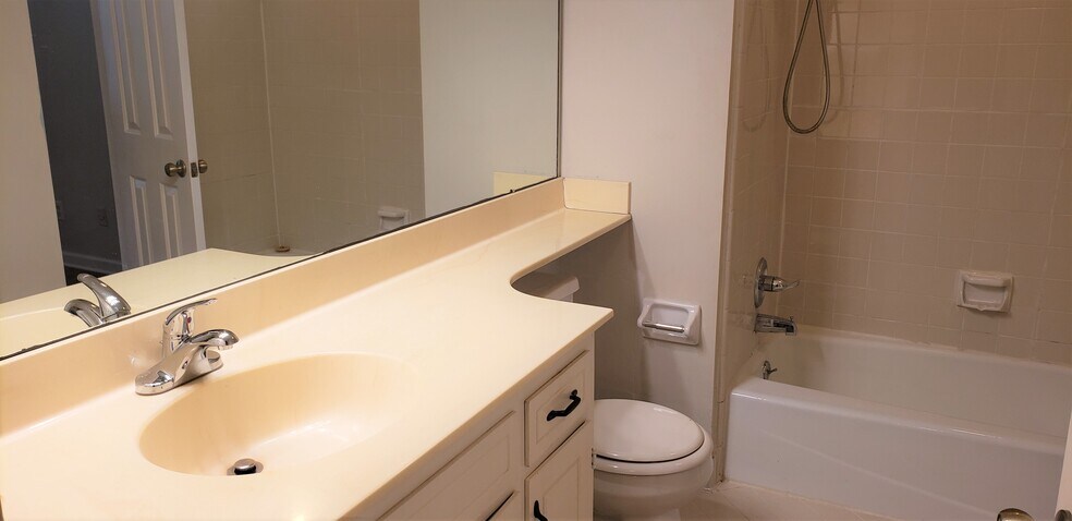 Building Photo - 1205 Brentwood Pt