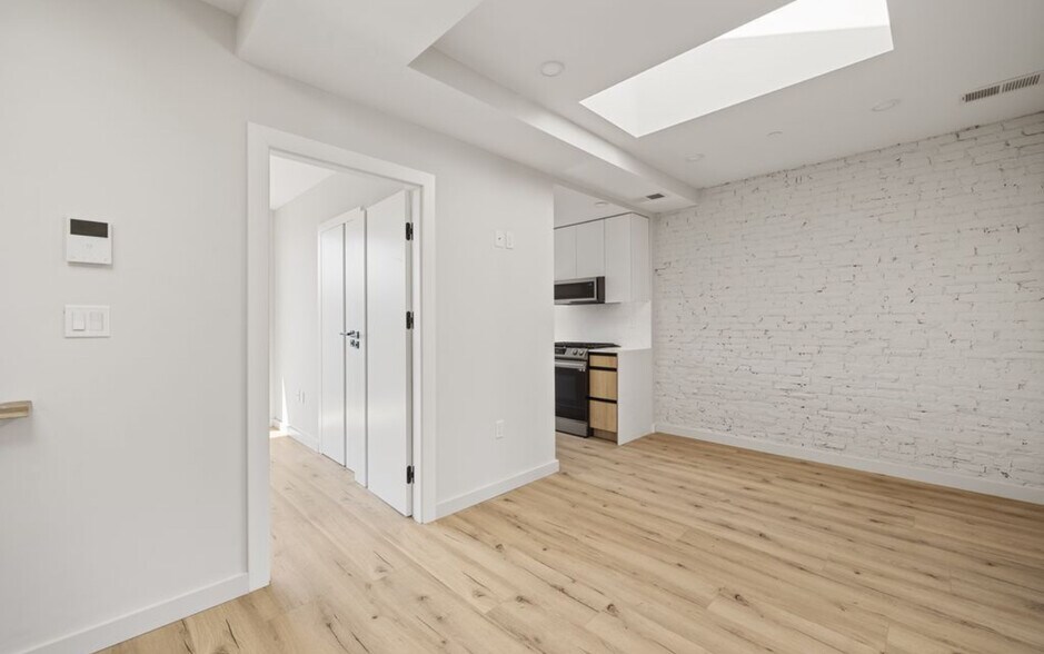 Building Photo - 17 Willow St