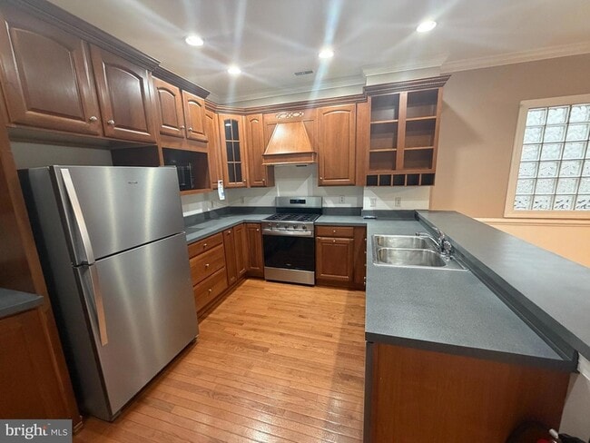 Building Photo - 107 N High St