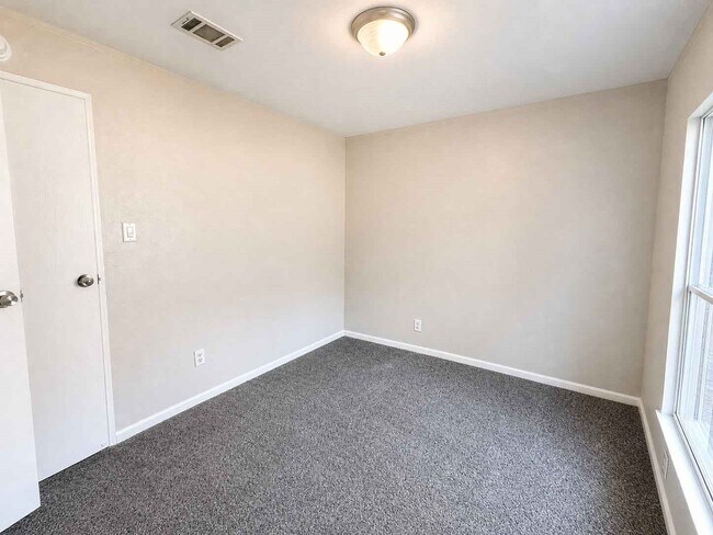 Building Photo - 11926 Greensbrook Forest Dr