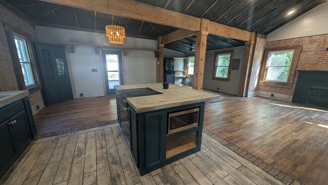 Building Photo - Completely remodeled Studio Home