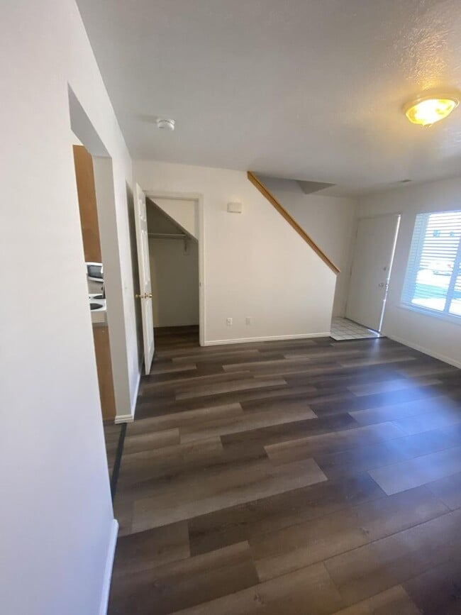 Building Photo - 295 W 600 N