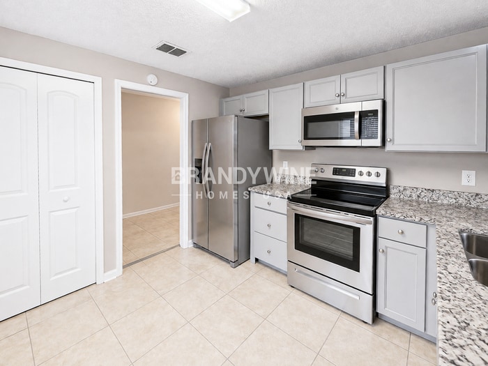 Building Photo - 616 Pembridge Dr W