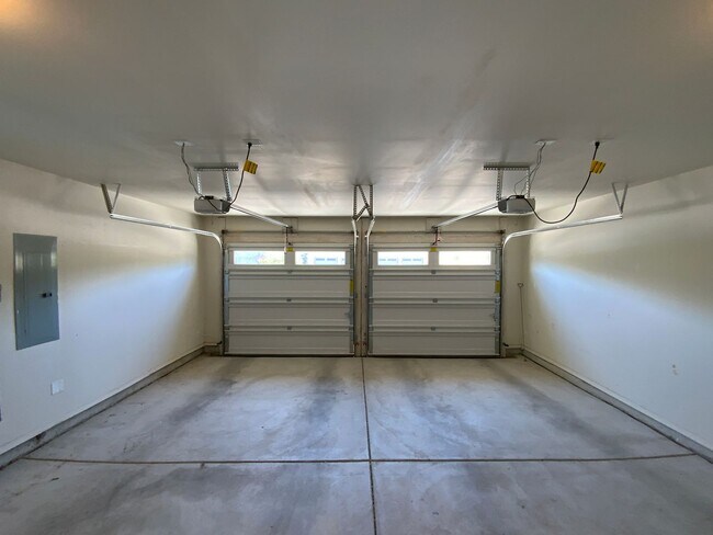 Building Photo - 4 Bedroom Home Available in Juan Tabo Hills!