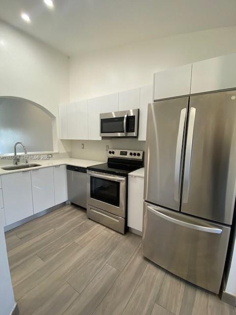 Building Photo - 935 NE 34th Ave