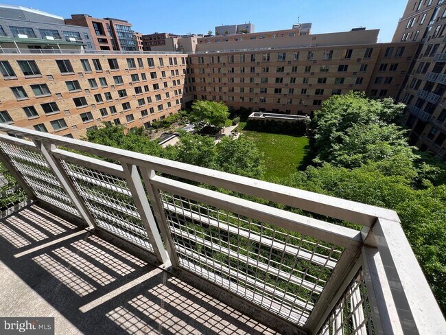 Building Photo - 475 K St NW