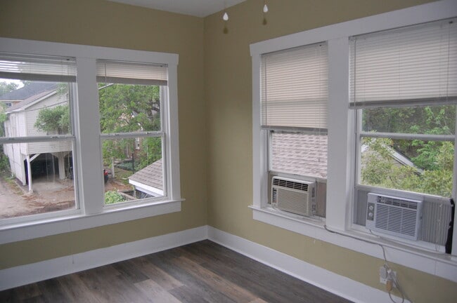 Building Photo - 2408 Ridgewood St
