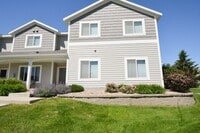 Building Photo - Exceptional townhouse with premium feature...