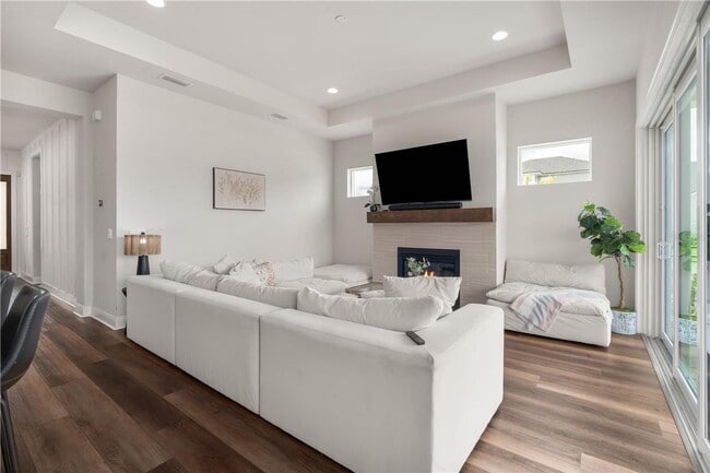 Building Photo - Gorgeous 3/2 in Oakmont!!!