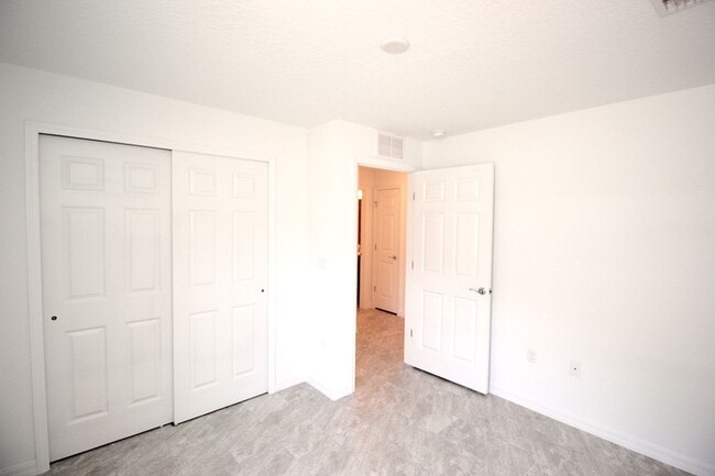 Building Photo - Spacious 4 Bed 2 Bath 2 Car Townhome Built in 2022 in Palm Coast!