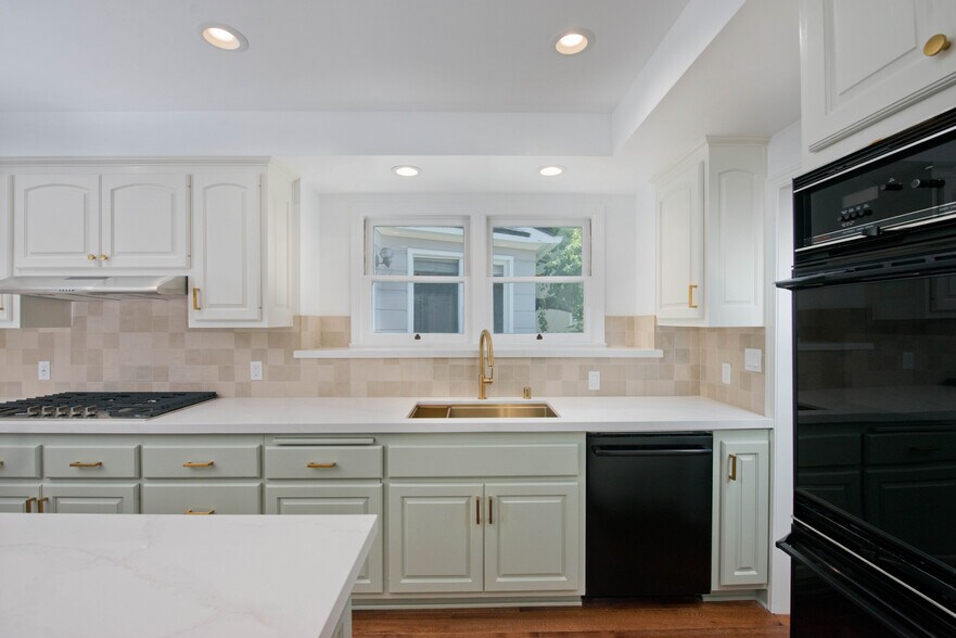 Building Photo - 4722 Forman Ave