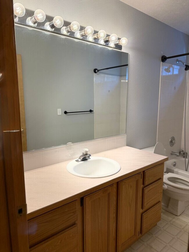 Building Photo - Qualchan Hills Home – 4Bed/3Bath | HOA Community | Coming soon!