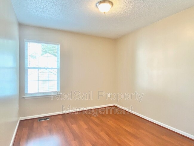 Building Photo - 204 Gate House Rd