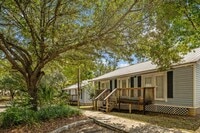 Building Photo - 2205 Magnolia Cir