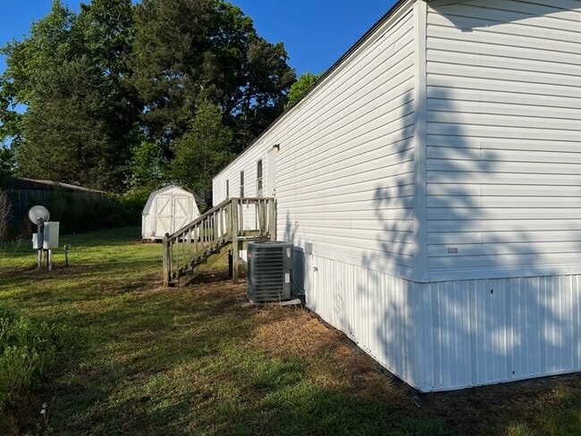 Building Photo - 192 Westside Cir
