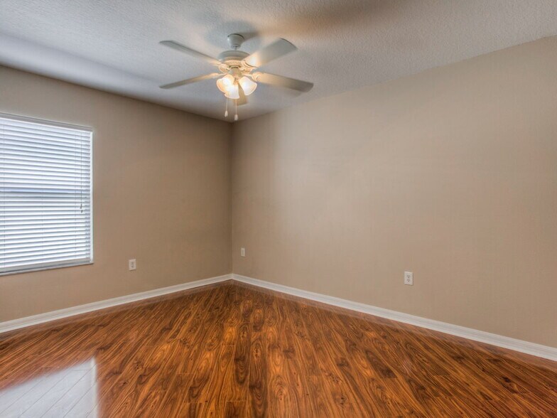Building Photo - 12116 Tree Haven Ave