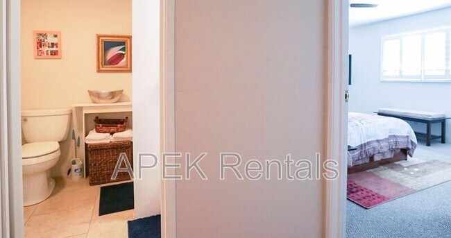 Building Photo - 5301 E Waverly Dr