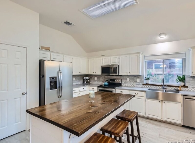 Building Photo - 2723 Montebello