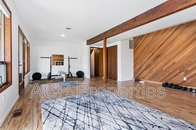 Building Photo - 904 36th St