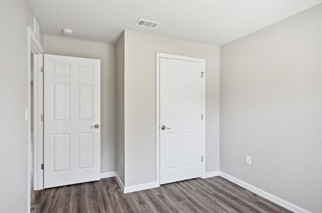 Building Photo - CENTRALLY LOCATED