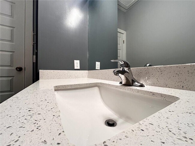 Building Photo - 22 W Kohala Ave