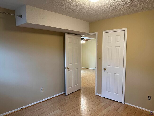 Building Photo - 212 Highland Dr