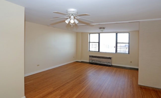 Building Photo - Elmbr Court