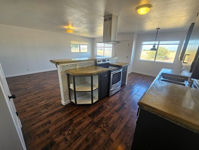 Building Photo - 2 Bedroom 1 Bathroom Home for Rent in Corning!