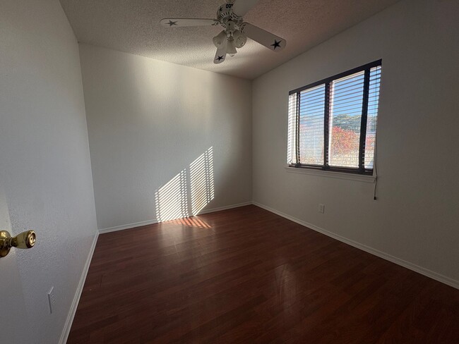 Building Photo - EASTSIDE HOME FOR RENT