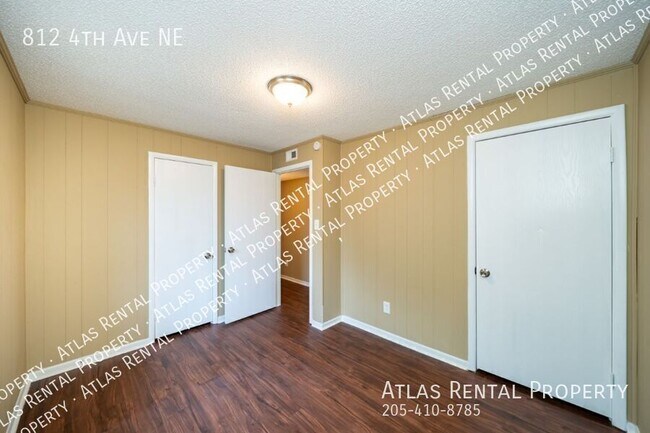 Building Photo - 812 4th Ave NE
