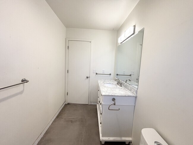 Building Photo - 516 S 900 W
