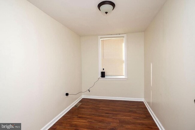 Building Photo - 2542 N Water St