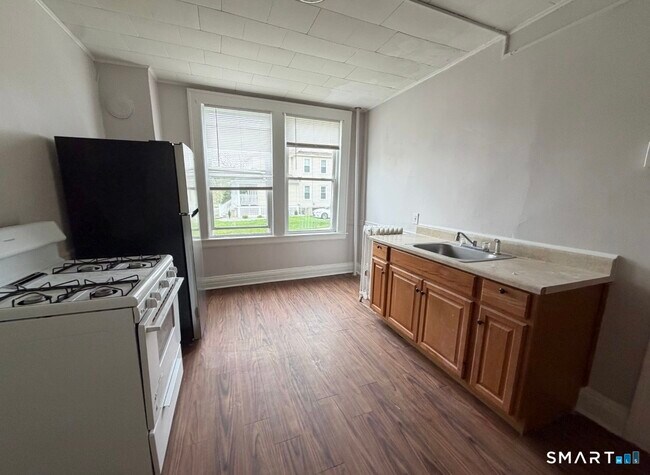 Building Photo - 22 Park Rd